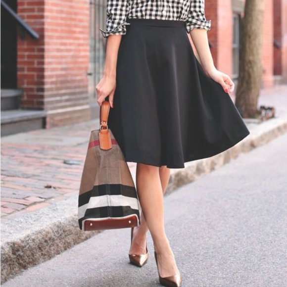 Versatile black flared skirt by Express - Picture 4 of 4